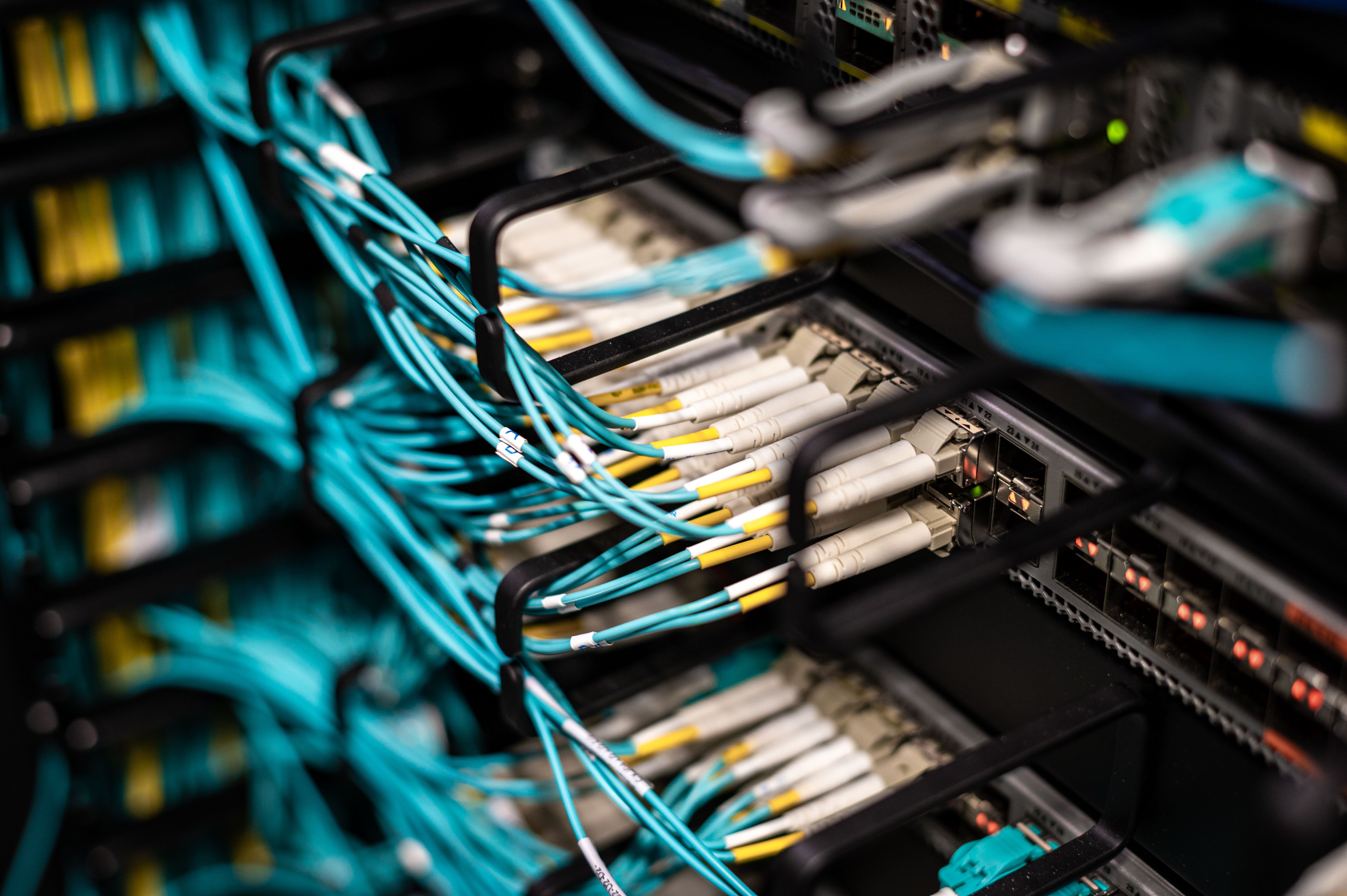 Carrier-neutral datacenter connectivity and colocation environment